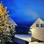 Cozy Older House In Scenic Surroundings 度假居 *