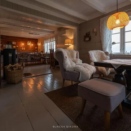 Cozy Older House In Scenic Surroundings 펜션