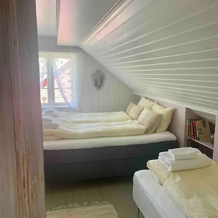 Cozy Older House In Scenic Surroundings 펜션