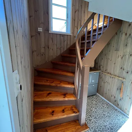 Cozy Older House In Scenic Surroundings *