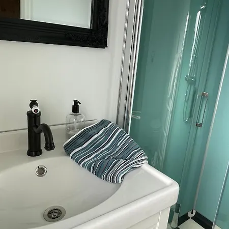 Cozy Older House In Scenic Surroundings 스토르드