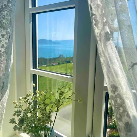 Cozy Older House In Scenic Surroundings 스토르드