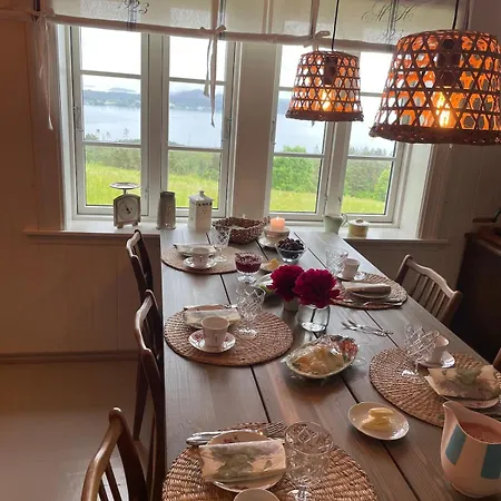 Cozy Older House In Scenic Surroundings