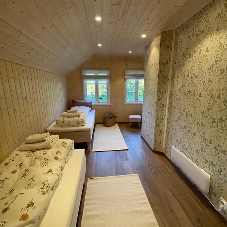 Cozy Older House In Scenic Surroundings 펜션