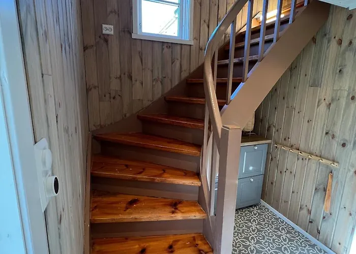 Cozy Older House In Scenic Surroundings *
