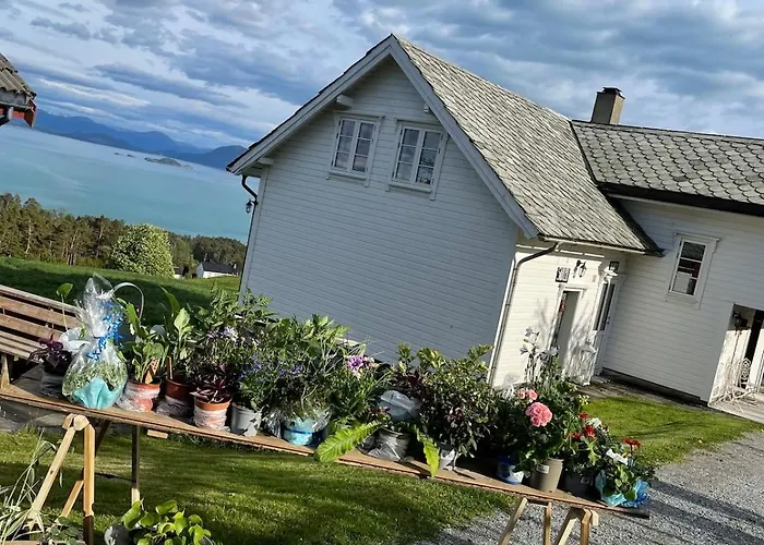 Cozy Older House In Scenic Surroundings * Stord