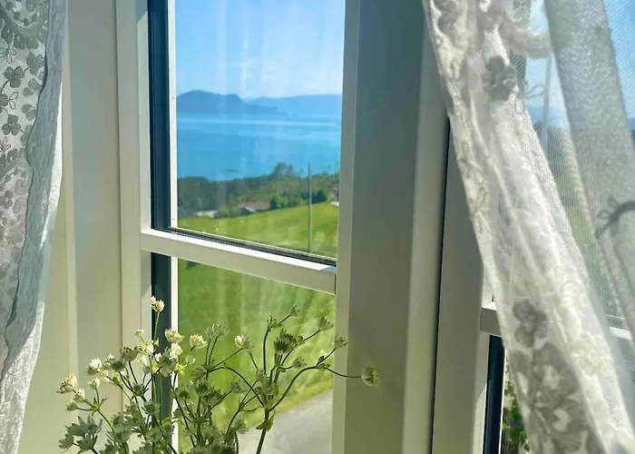 Cozy Older House In Scenic Surroundings Stord